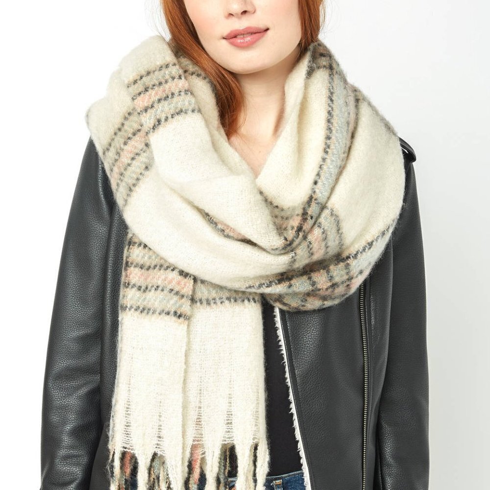 Adrienne Vittadini Boucle Femme Plaid Scarf Noodle-Style Fringe Trim O/S